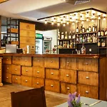 Ξενοδοχείο Casa Karina 4*